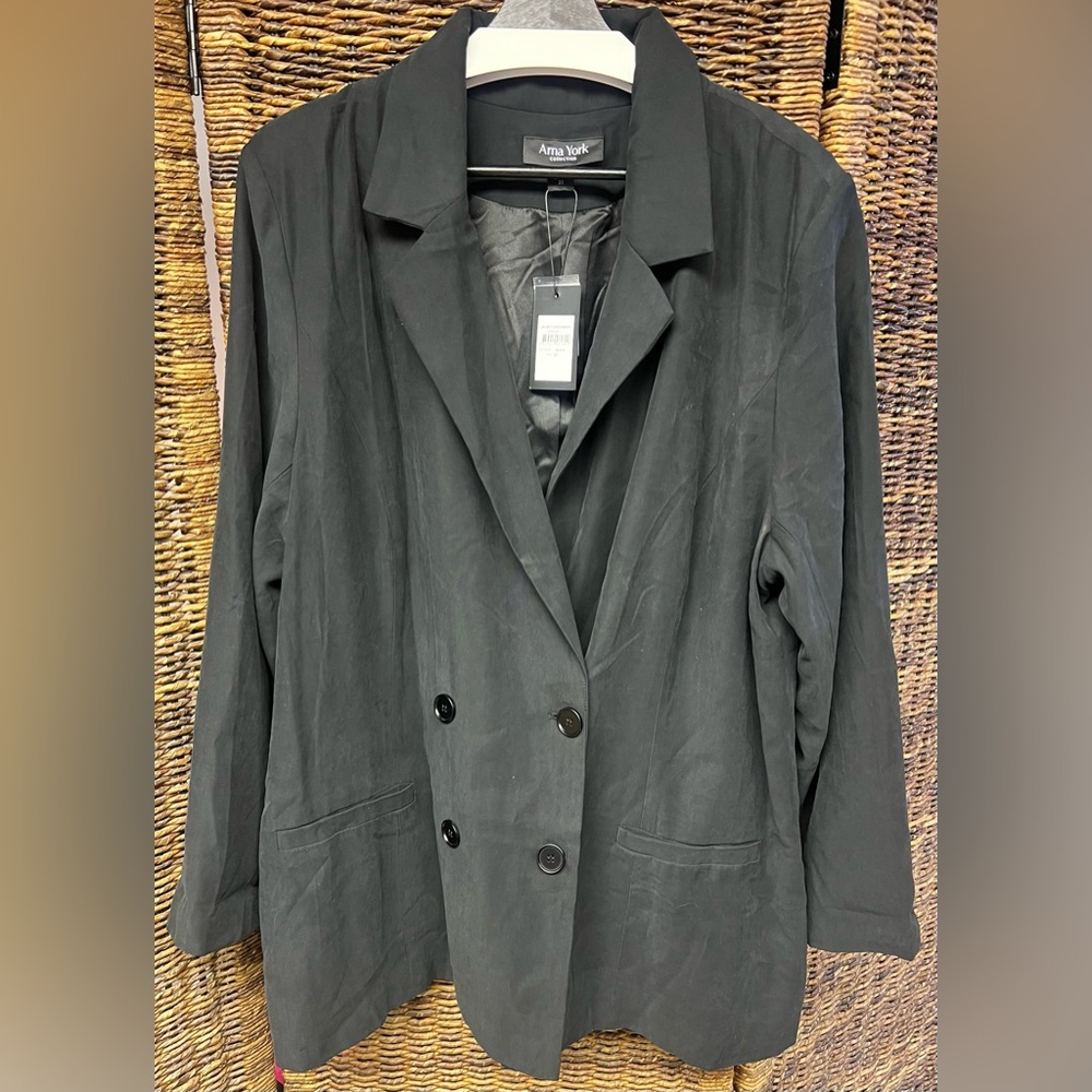 Arna York- Women's Black Blazer, New with tags, Size:22